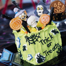 Trick-or-Treat-Bag Cakes