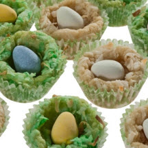 Macaroon Cookie Nests